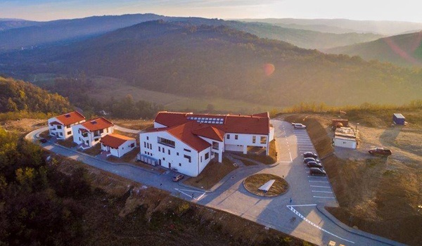 Clinica Nera: Există speranţă pentru bolnavii de cancer!