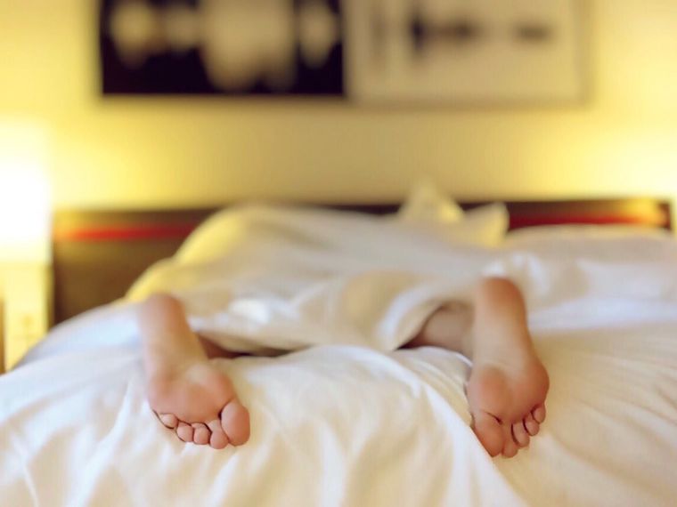 How to fall asleep easier